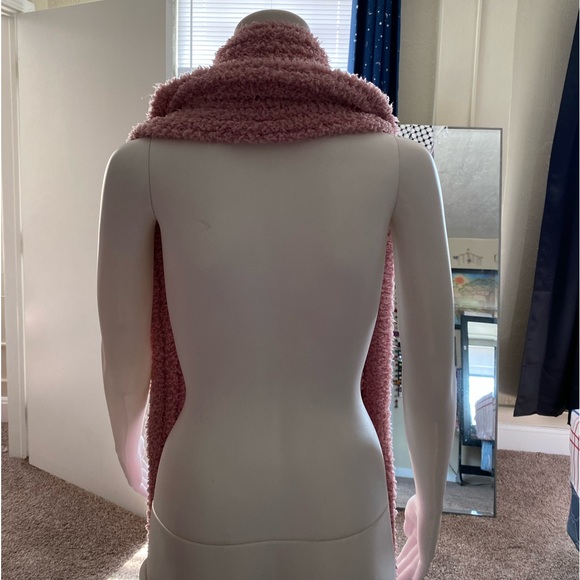 pink fuzzy scarf wrap one size - Picture 4 of 5